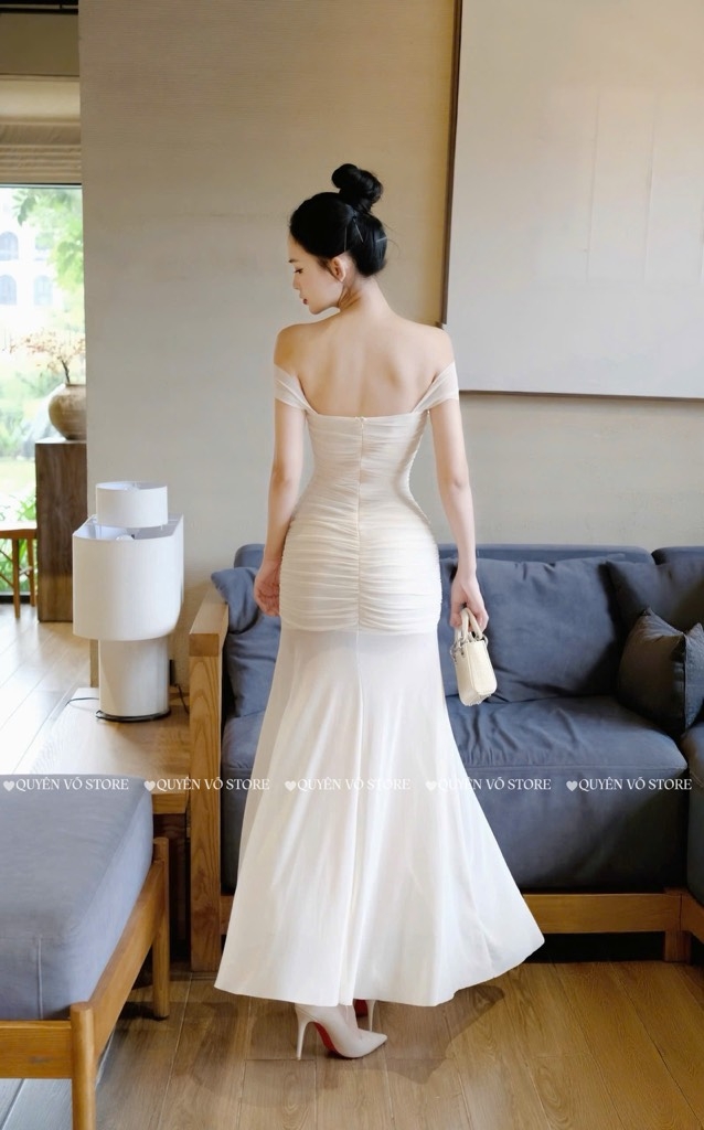 Đầm ôm body trễ vai hoa ngực - Kem