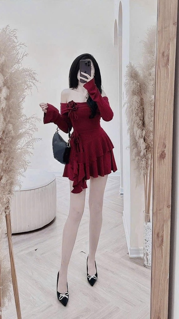 Đầm bẹt vai hai tầng đính hoa