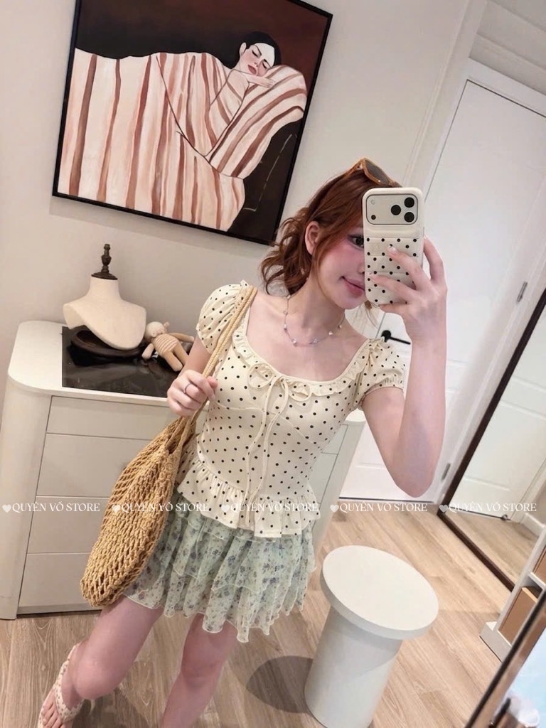 Áo thun cổ u viền bèo lai bèo