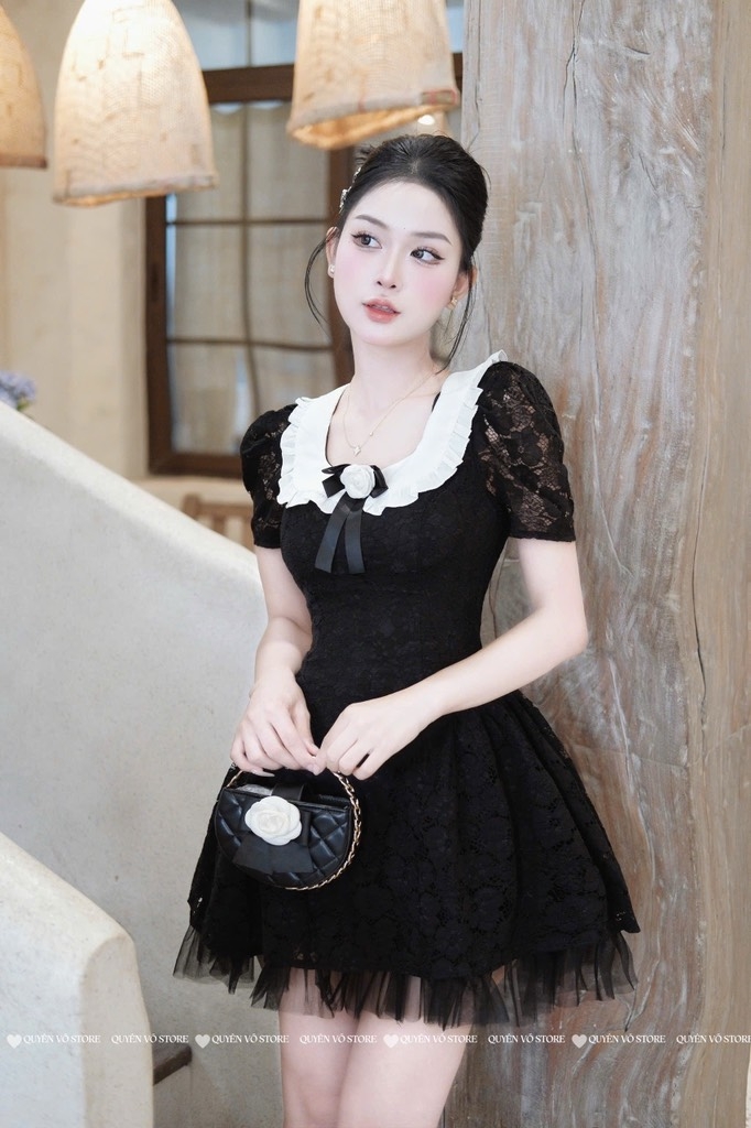 Đầm ren cổ vuông tag hoa - Đen