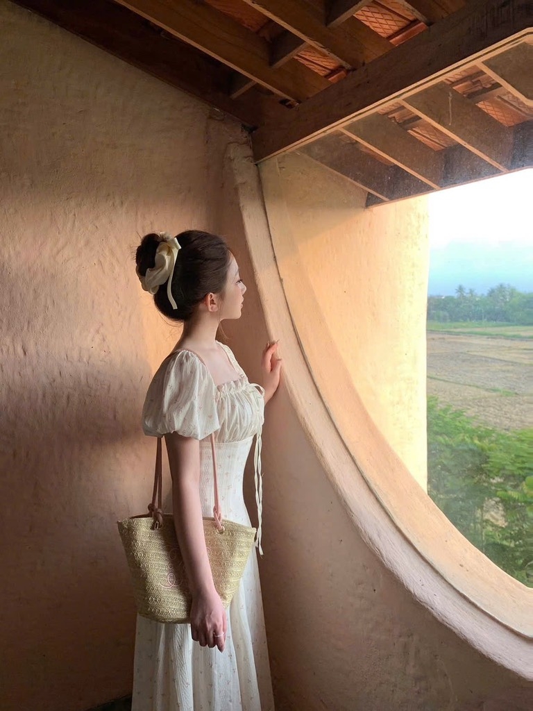 Đầm hoa nhí nơ ngực tay bồng