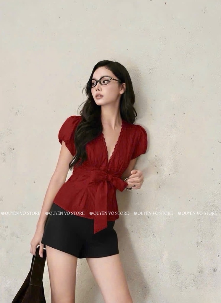 Set đỏ cổ V nơ ngực x short đen