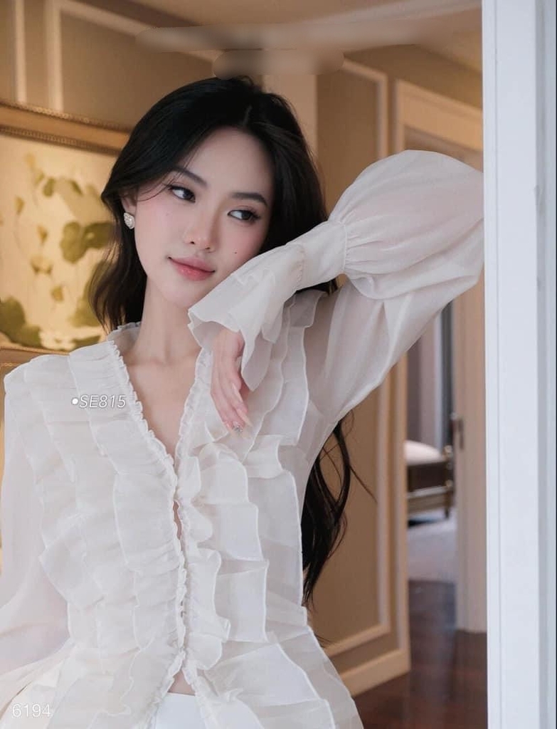 Set áo trắng bèo tầng x short trắng