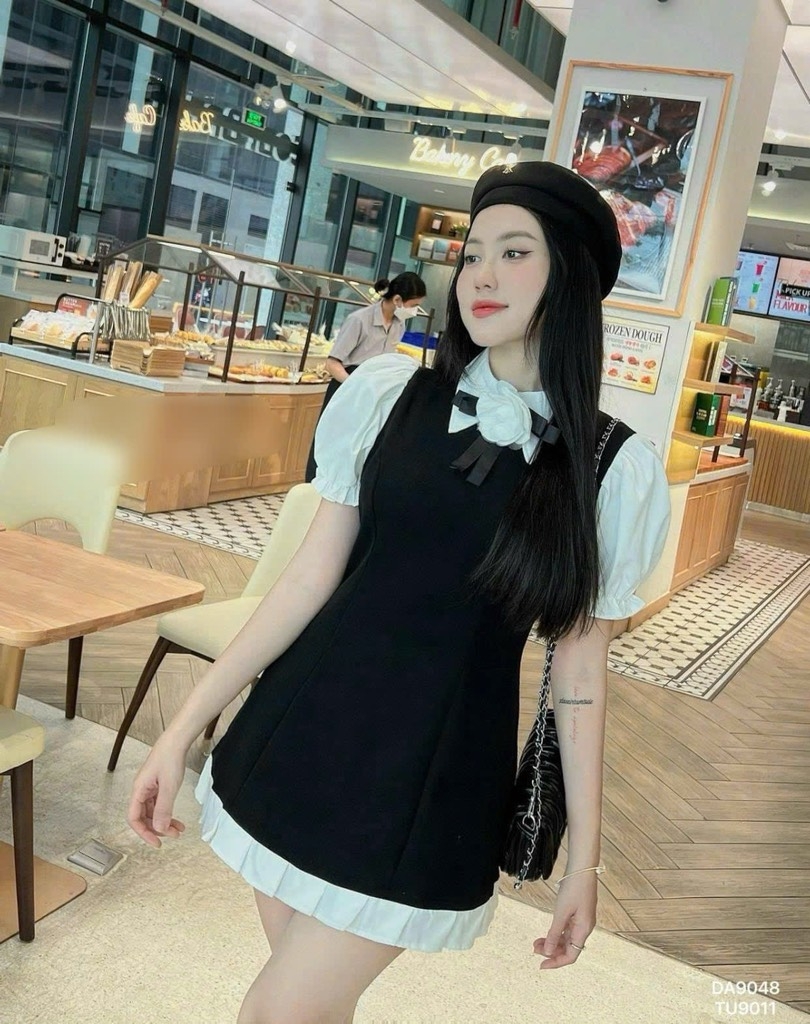 Đầm đen phối cổ sơ mi trắng
