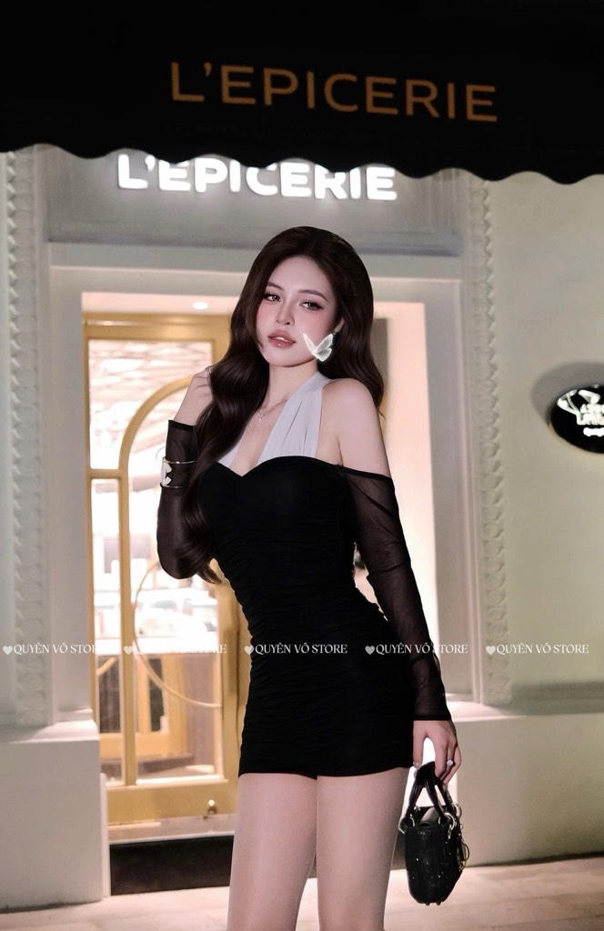 Đầm ôm body lưới phối cổ yếm