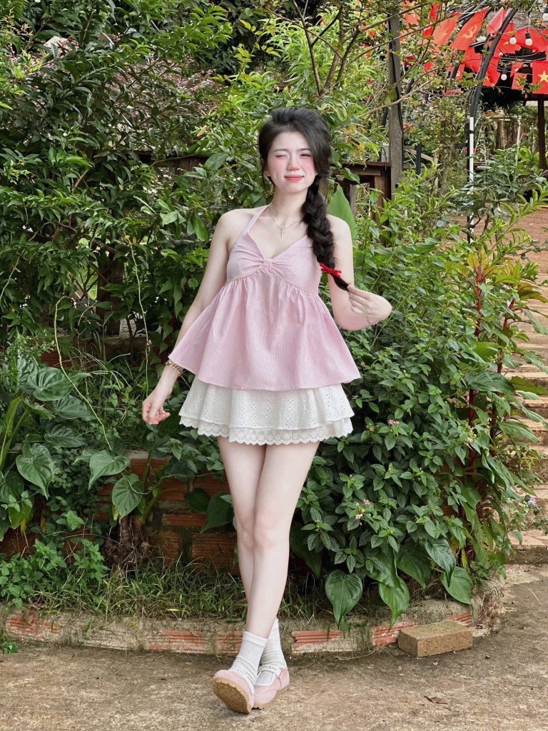 Set áo peplum sọc hồng cổ yếm chân váy xòe