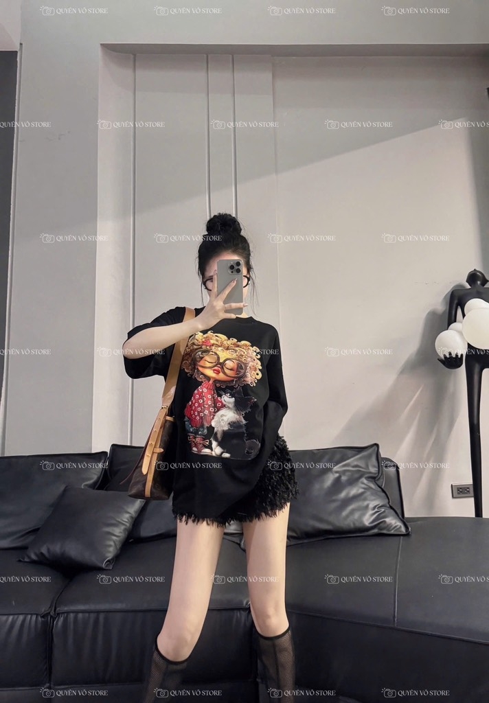 Áo thun cô gái tóc xù mèo