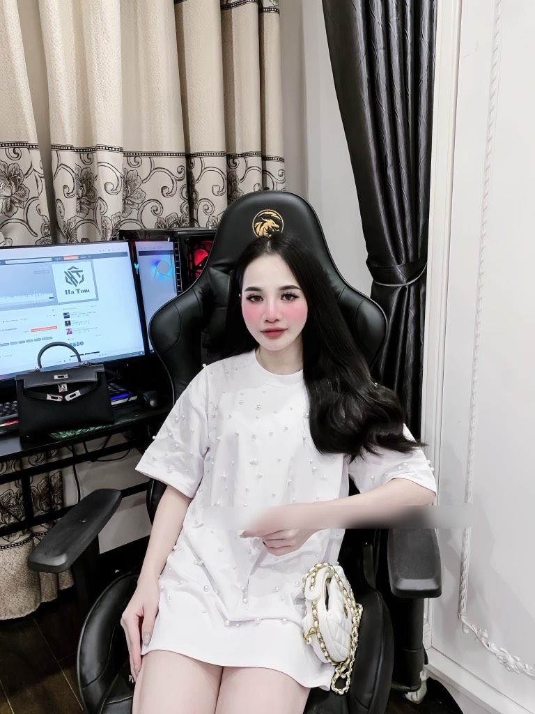 Áo thun đính ngọc