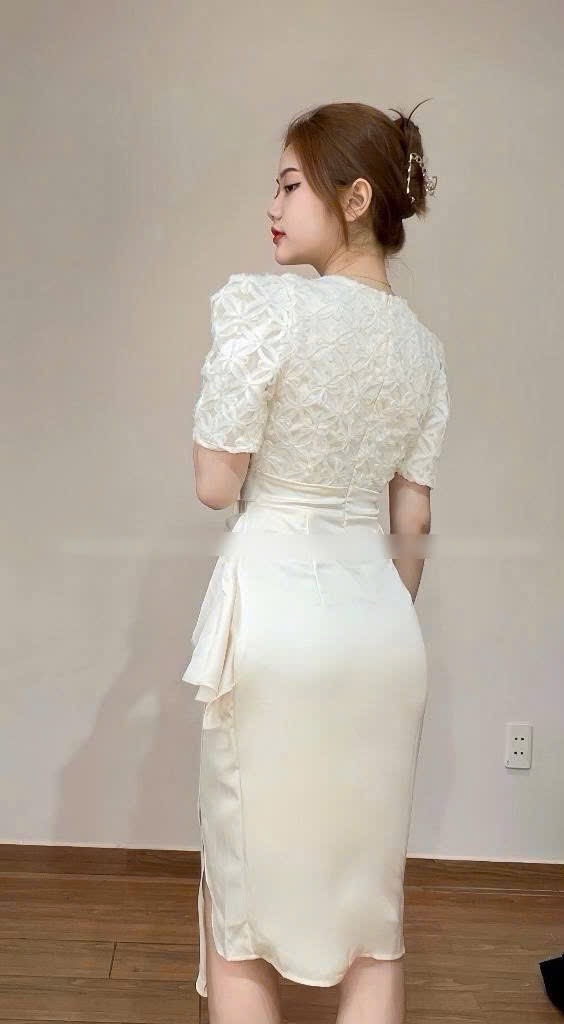 Đầm lụa phối ren hở vai