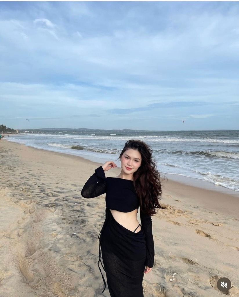 Đầm ôm body tay dài cut eo