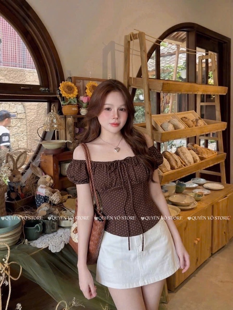 Áo thun cổ u chun chấm bi