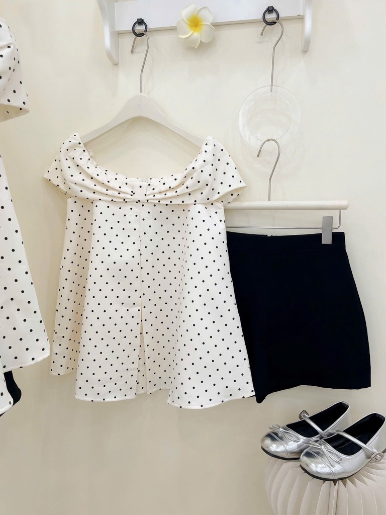 Set trễ vai chấm bi