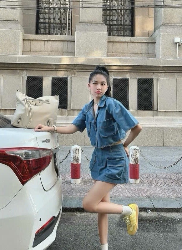 Set sơ mi jean tưa chân váy