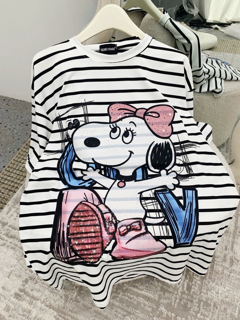 Áo Thun chó kẻ đeo nơ