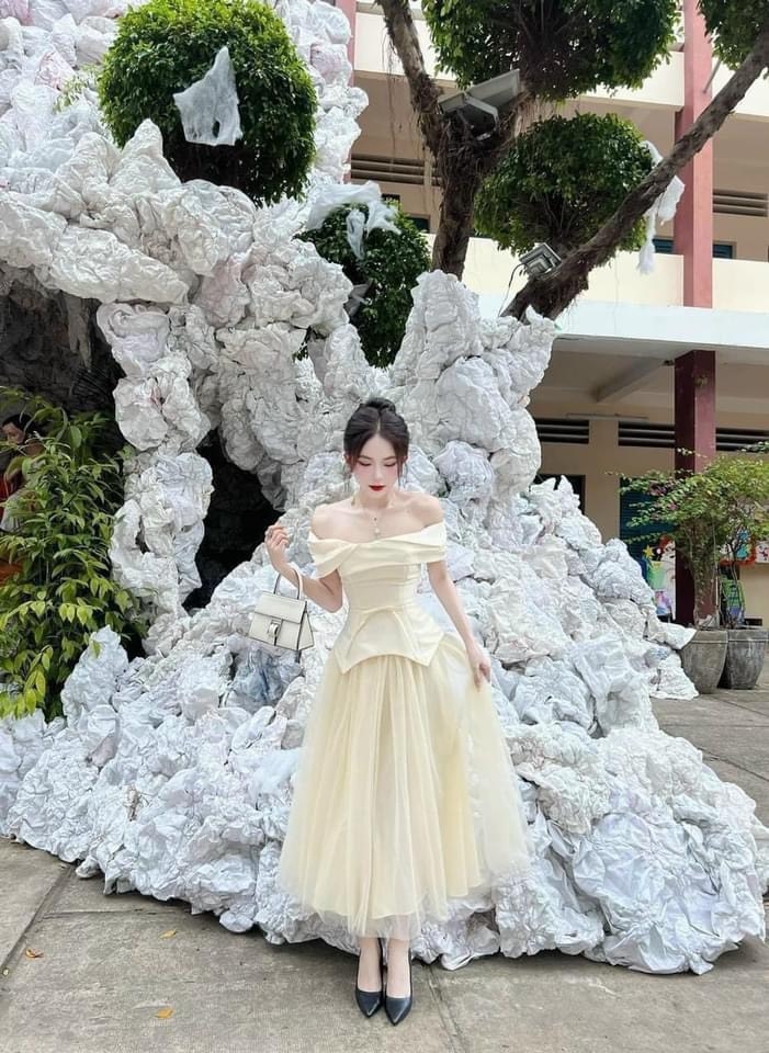 Set áo nude trễ vai x chân váy lưới - Freesize
