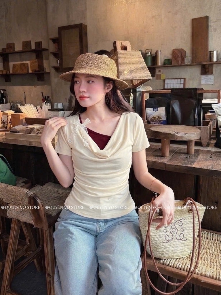 Áo thun cổ đỗ dây trong