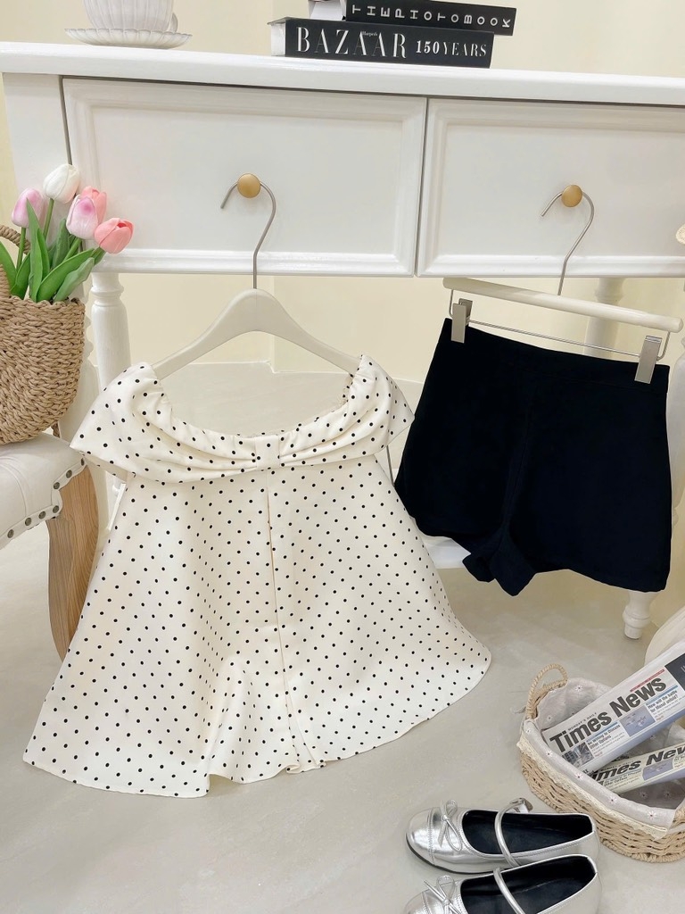 Set trễ vai chấm bi