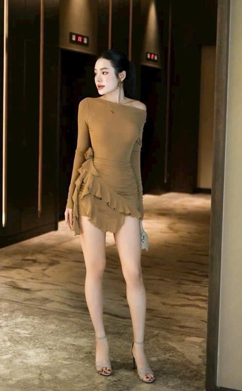 Đầm ôm body thun ánh kim - Nâu