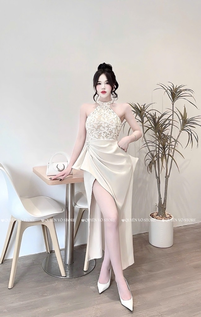 Đầm cổ yếm ren phối lụa ôm body - Kem