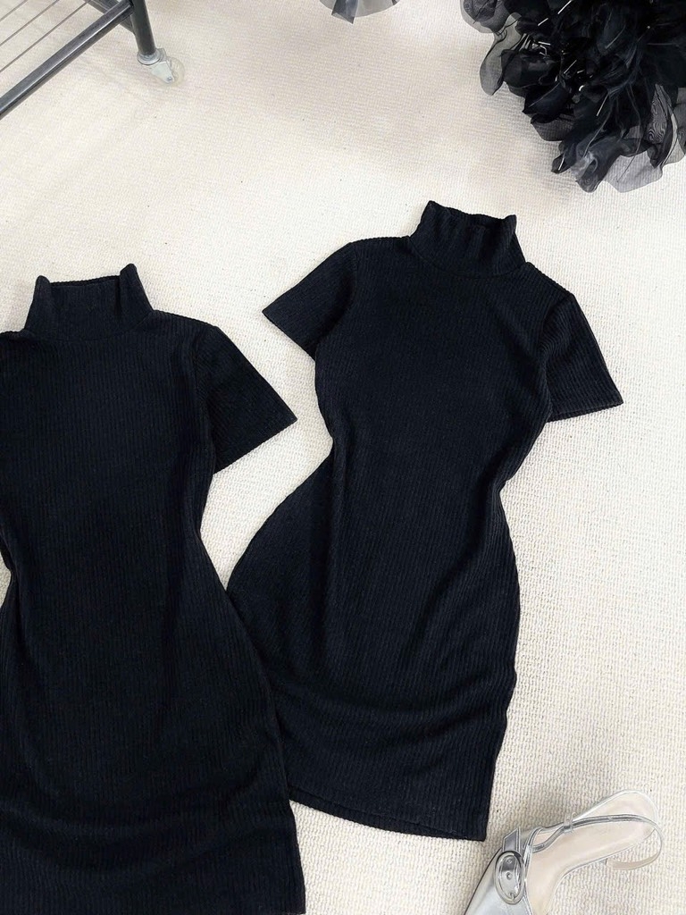 Đầm body cổ lọ - Đen