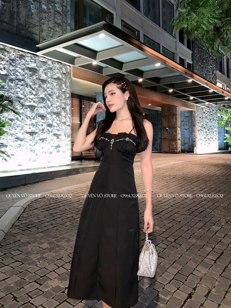 Đầm trắng đen dáng dài viền đá