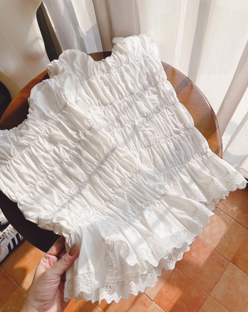 Áo trắng nhún chỉ thân