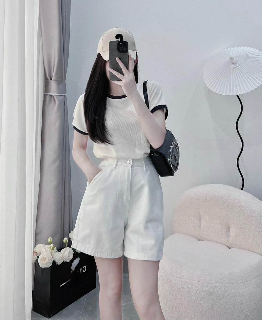 Set pull trắng viền đen x short kaki