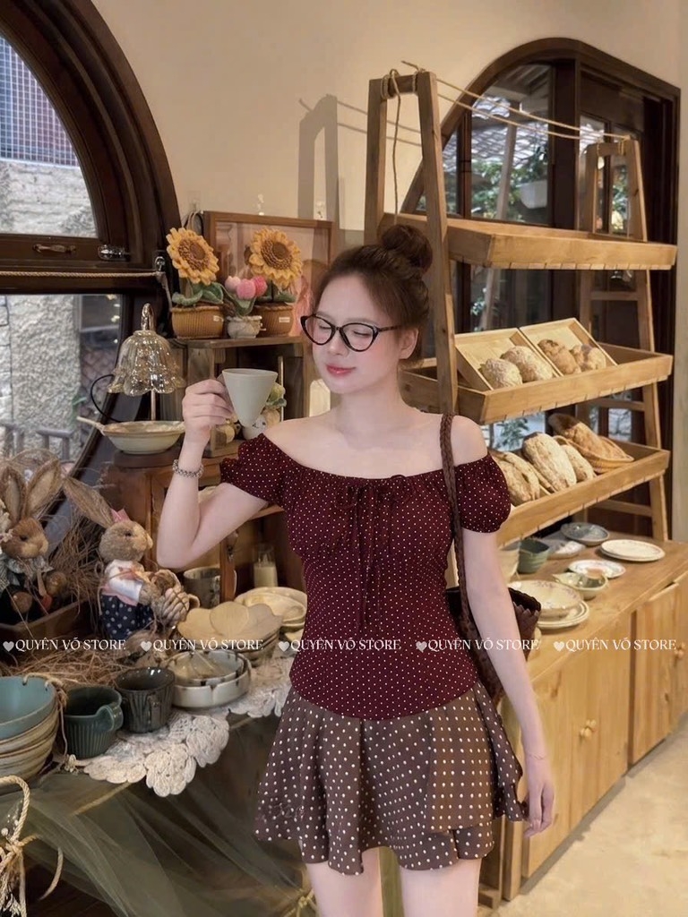 Áo thun cổ u chun chấm bi