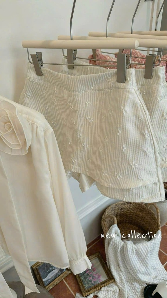 Set voan nude kết hoa vai thắt nơ cổ x chân váy ren