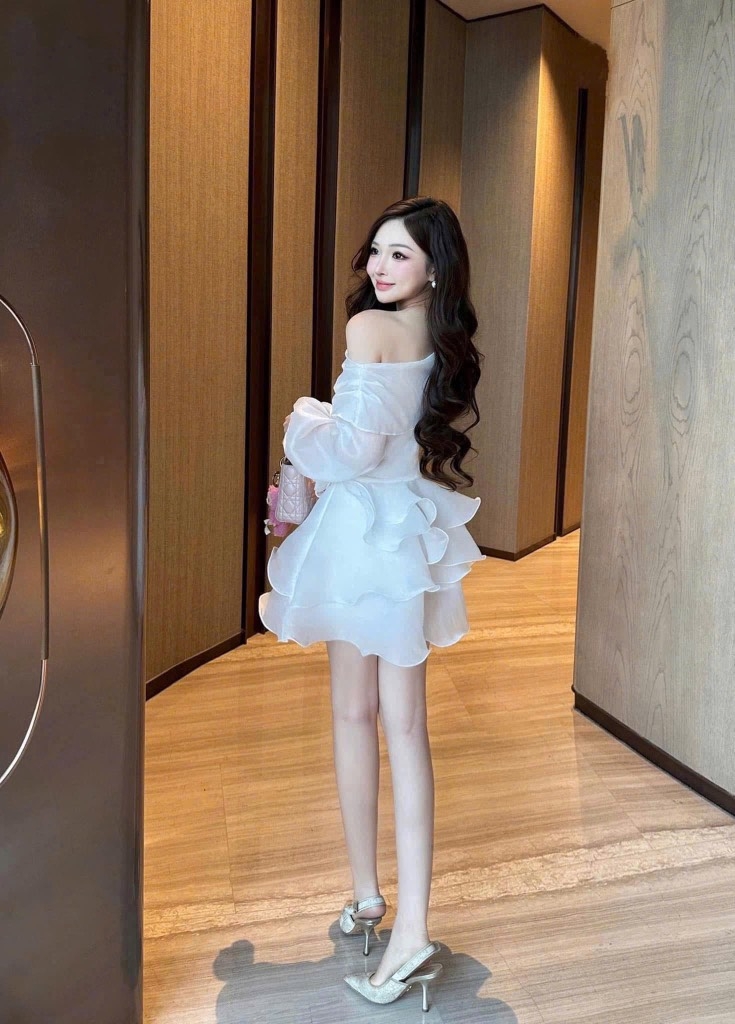 Đầm midi trắng tầng hoa vai td