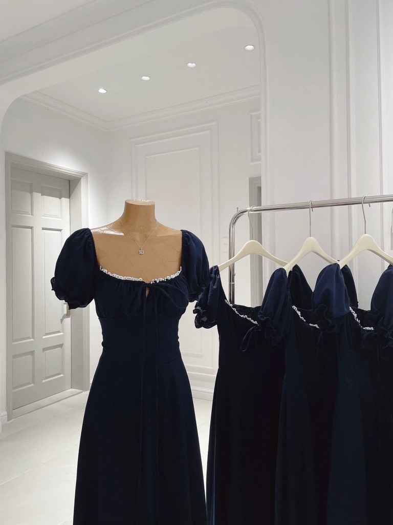 Đầm midi xanh navy cổ vuông