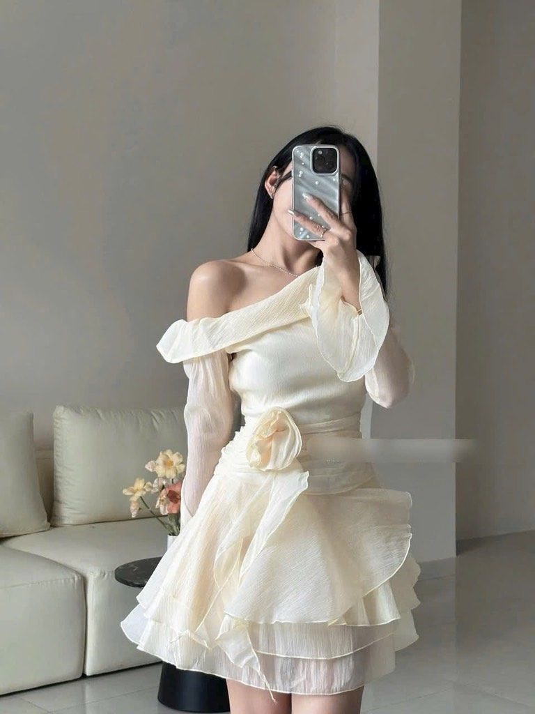 Đầm đỏ lệch vai tay dài tag hoa eo bèo - Kem