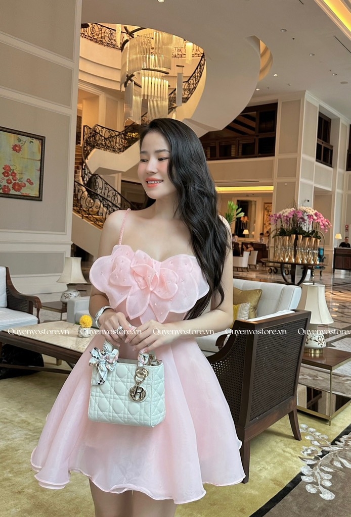 Đầm tơ 2 dây hoa ngực đính đá - (Freesize dưới 54kg)