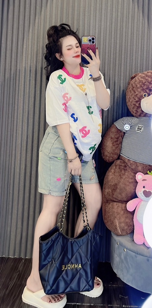 Set bộ áo thun thêu nhung chanel x quần jean