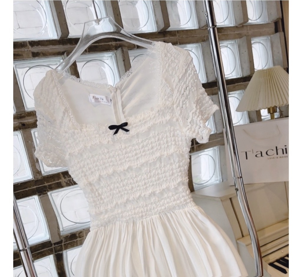 Đầm maxi cổ vuông trắng nơ đen