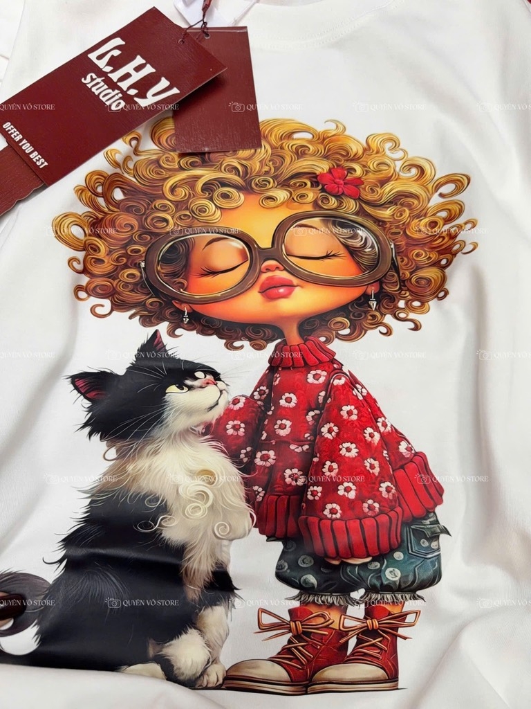 Áo thun cô gái tóc xù mèo