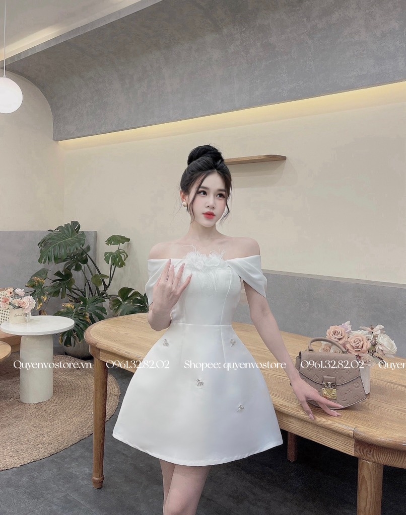 Đầm tafta đính hoa ngực