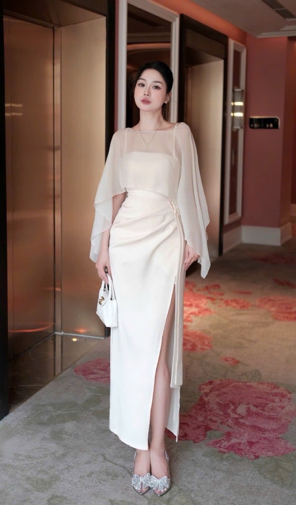 Đầm lụa 2 dây chẻ đùi - Be