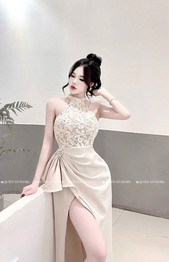 Đầm cổ yếm ren phối lụa ôm body - Kem