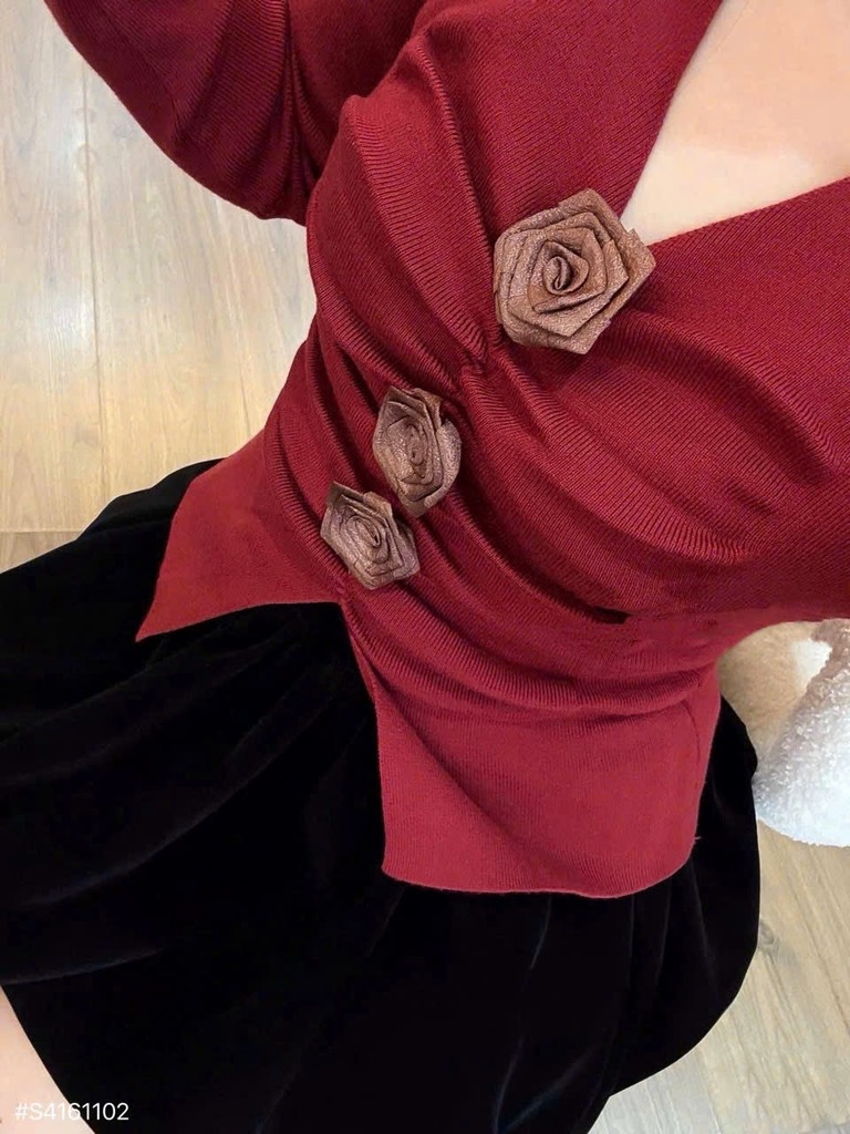 Set áo tay dài hoa nổi chân váy nhung