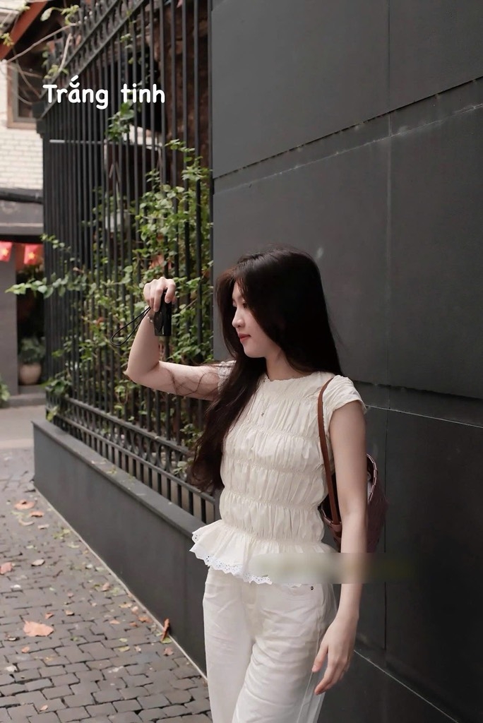 Áo trắng nhún chỉ thân