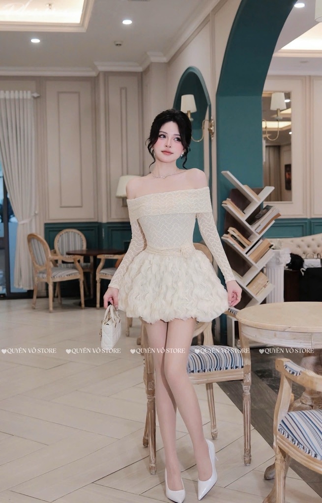 Đầm ren trễ vai tay dài - Kem
