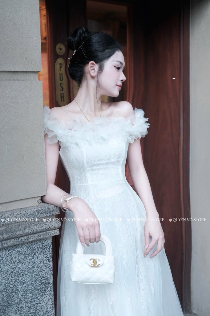 Đầm ren lưới hoa trễ vai