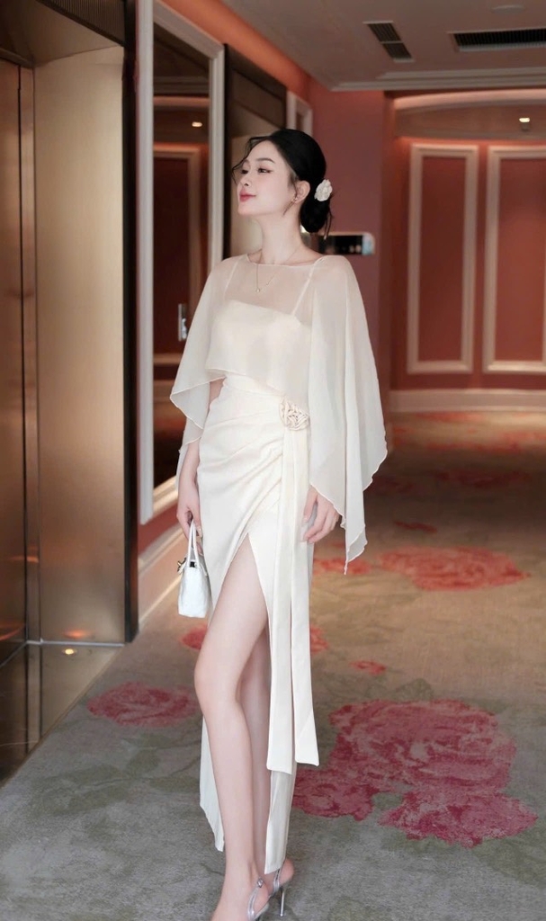 Đầm lụa 2 dây chẻ đùi - Be