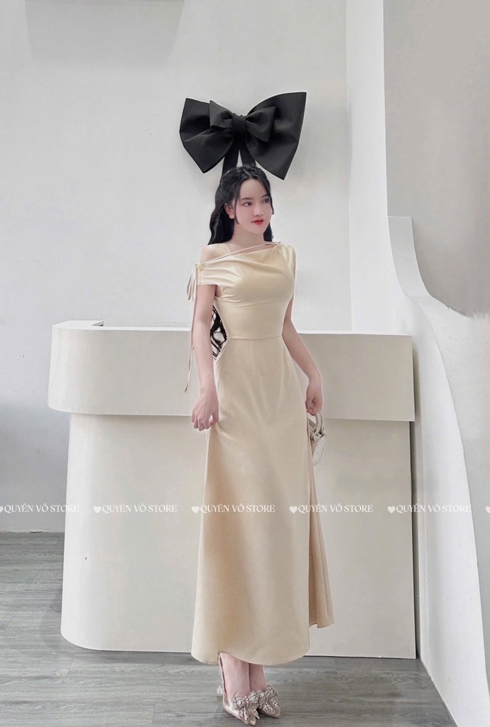 Đầm lụa lệch vai tag bướm - Kem