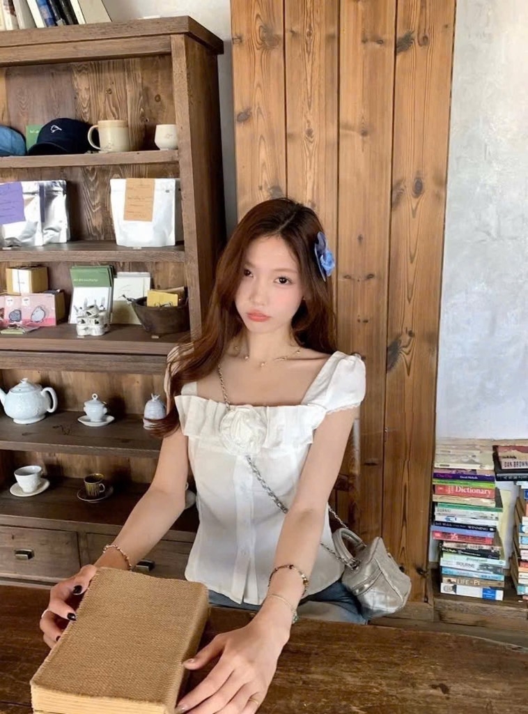 Áo sơ mi hoa ngực - 369