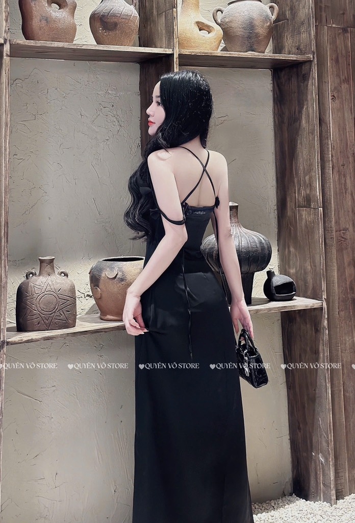 Đầm lụa cổ đỗ dây đính hoa - Đen