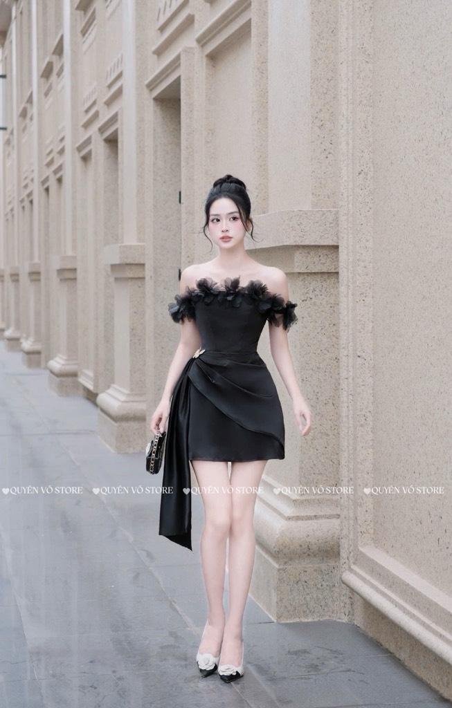 Đầm trễ vai hoa lụa chéo - Đen