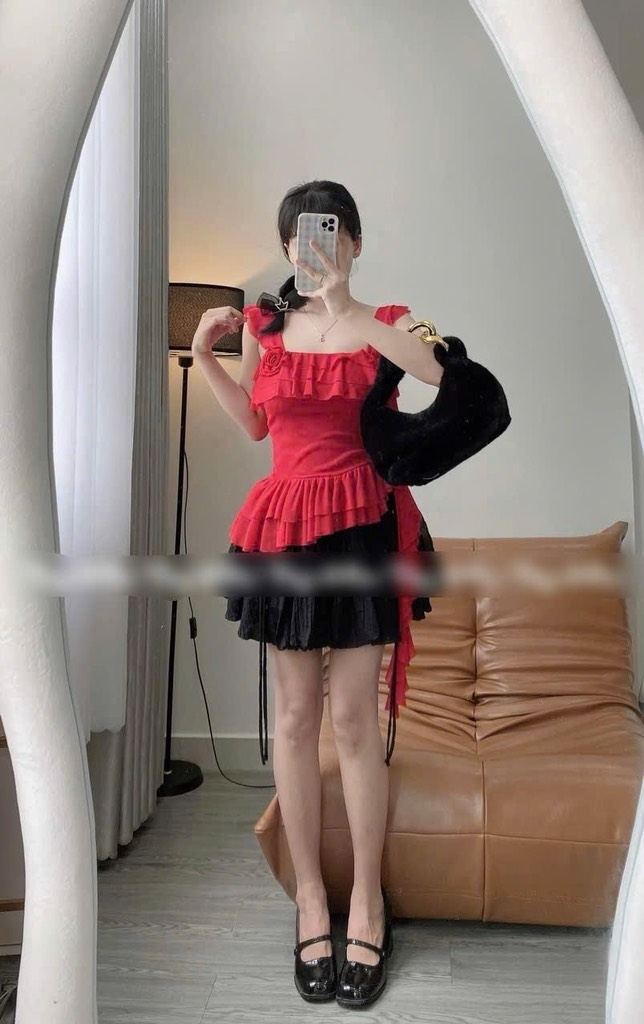 Set áo đỏ 2 dây tua rua chân váy đen