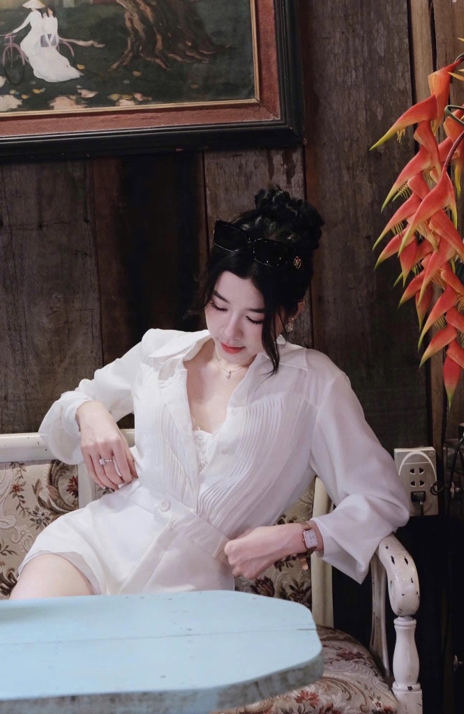 Set áo sơ mi trắng - bra ren